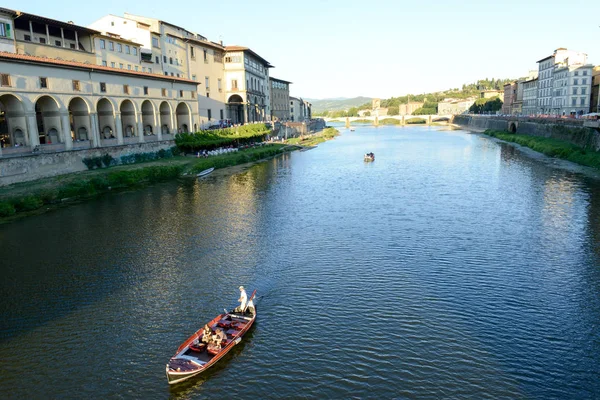 Rivière Arno à Florence sur l'Italie . — Photo