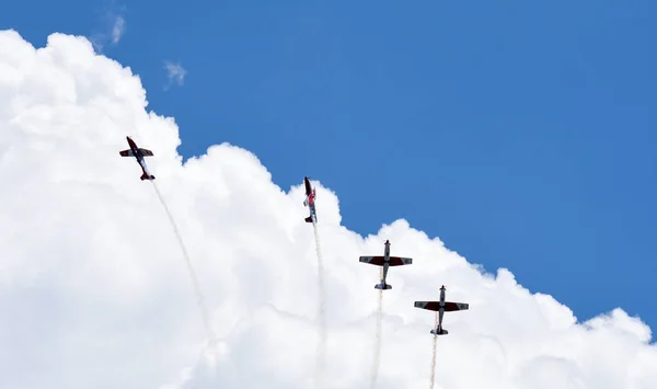 Lugano, İsviçre akrobatik sinek takımının hava gösterisi — Stok fotoğraf