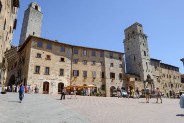 San Gimignano merkezi kare İtalya