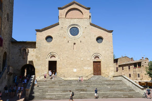 La chiesa di San Gimignano in Italia — Foto Stock
