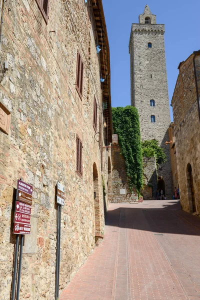 View at the village of San Gimignano on — Stock Photo, Image