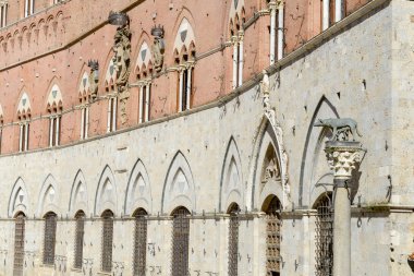 Siena Belediye binasında detay