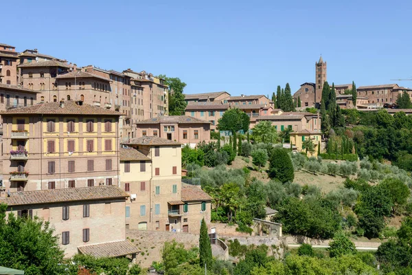 Casas antigas em Siena velha na Itália — Fotografia de Stock