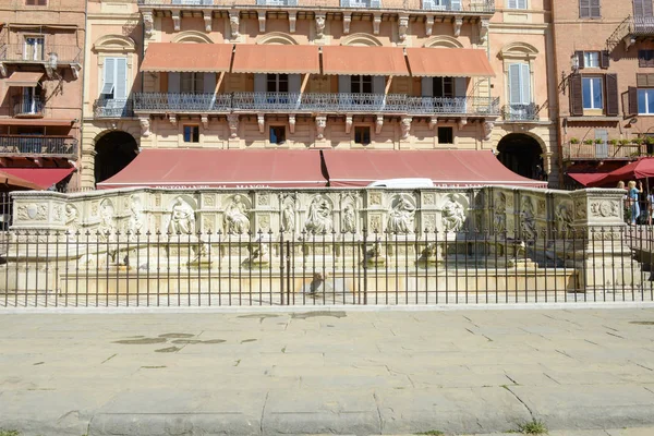 Fuente Gaia en Piazza del Campo en Siena, Italia — Foto de Stock