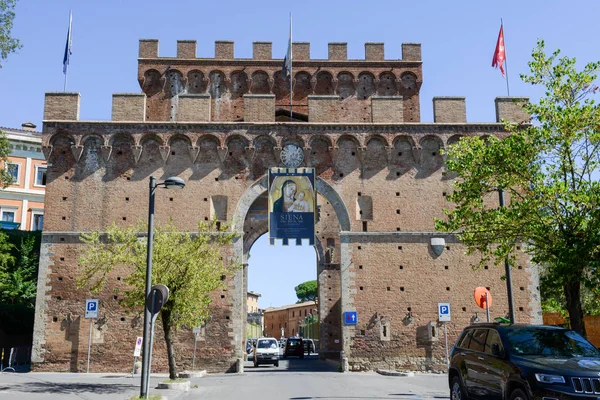 Porta Romana Gate in Siena — Stock fotografie