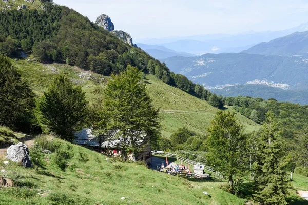 Σπίτι στο βουνό στο Pairolo πάνω από Λουγκάνο στην Ελβετία — Φωτογραφία Αρχείου