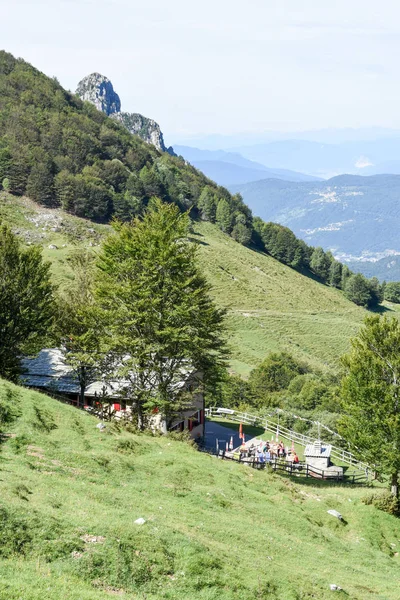 Fjellhus ved Pairolo over Lugano i Sveits – stockfoto