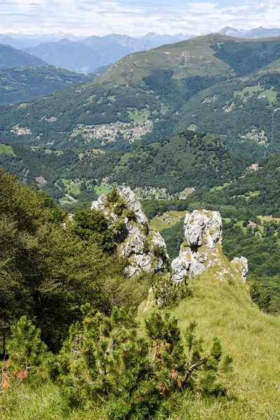 Denti della vecchia montaña sobre Lugano en Suiza —  Fotos de Stock