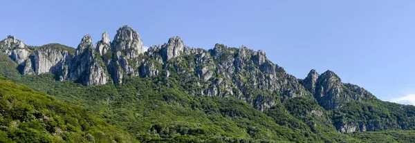 Denti della vecchia montanha sobre Lugano na Suíça — Fotografia de Stock