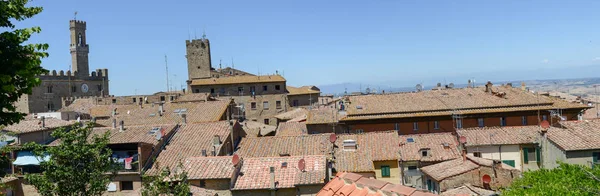 Panoramisch uitzicht op de oude stad van Volterra op Italië — Stockfoto