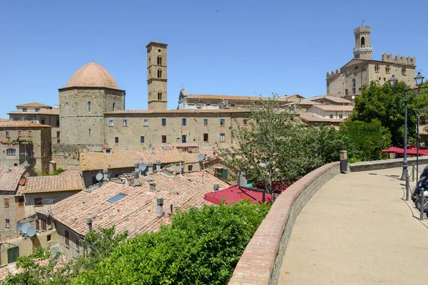 Vista panorámica del casco antiguo de Volterra en Italia — Foto de Stock