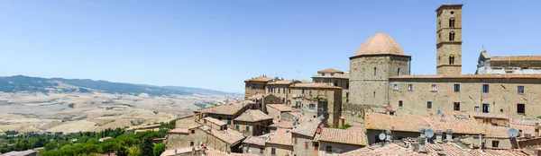 Vista panorâmica na cidade velha de Volterra, na Itália — Fotografia de Stock