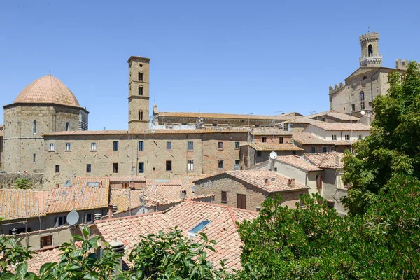 Vista panorámica del casco antiguo de Volterra en Italia — Foto de Stock