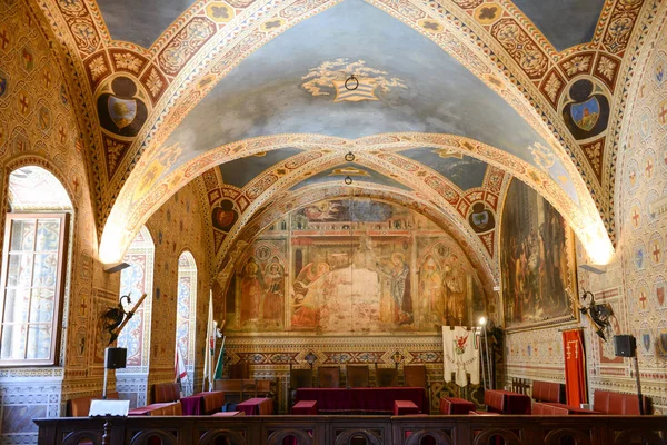 Interiören i stadshuset på Volterra på Toscana, Italien — Stockfoto