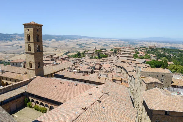 Vista panorámica del casco antiguo de Volterra en Italia — Foto de Stock