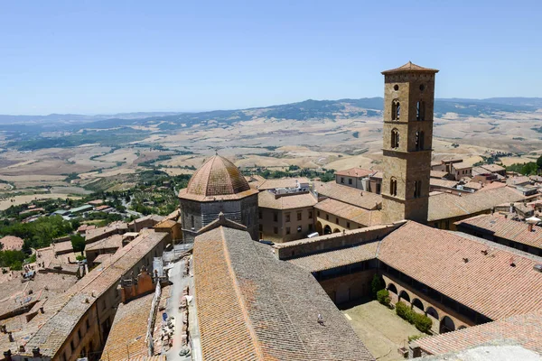 Panoramiczny widok na stare miasto Volterra na Włochy — Zdjęcie stockowe