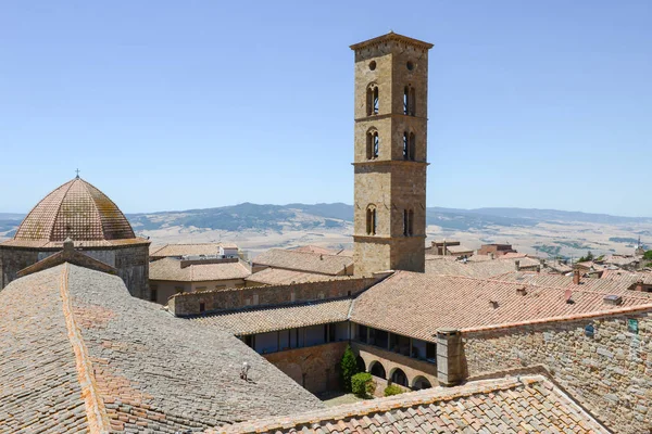 Panoramatický pohled na staré město Volterra v Itálii — Stock fotografie