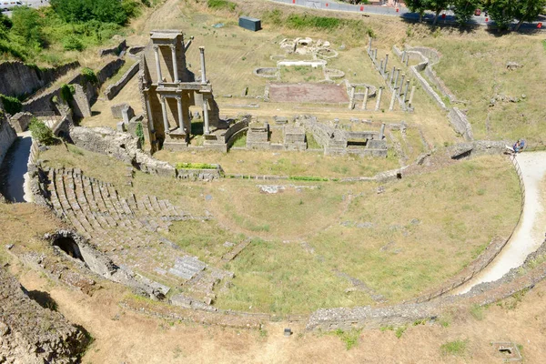 Starožitný římský amfiteátr Volterra na Toskánsko — Stock fotografie