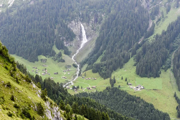 Paisagem alpina perto do passo Klausen nos Alpes Suíços — Fotografia de Stock