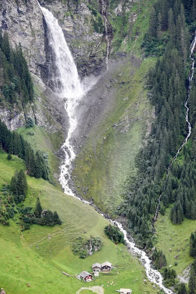 Alpine landschap in de buurt van de Klausenpass in de Zwitserse Alpen — Stockfoto