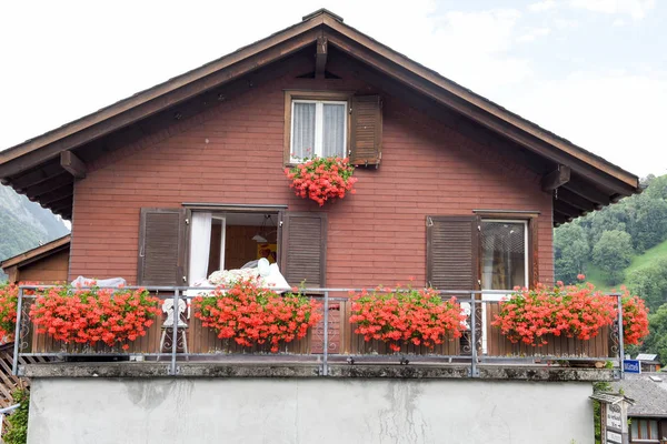 Traditional mountain chalet at Urnerboden on the Swiss alps — Stock Photo, Image