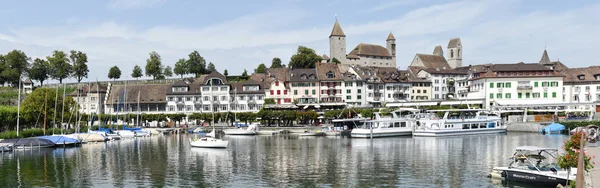 Rapperswil terlihat dari danau Zurich di Swiss — Stok Foto