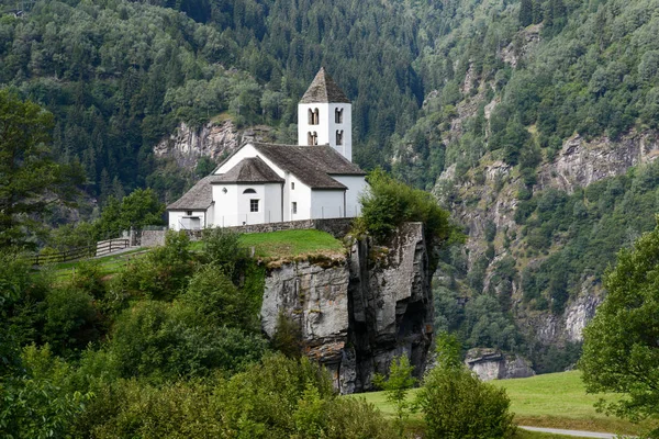 San Martino Kirche in Calonico im Leventina-Tal — Stockfoto