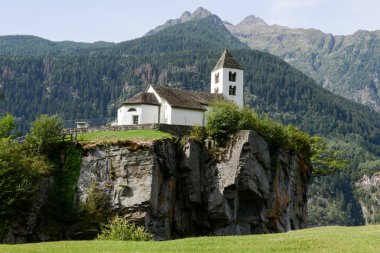San Martino kilisede Calonico Leventina Vadisi üzerinde