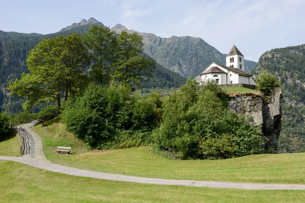 Igreja de San Martino em Calonico no vale de Leventina — Fotografia de Stock