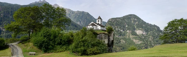 Igreja de San Martino em Calonico no vale de Leventina — Fotografia de Stock