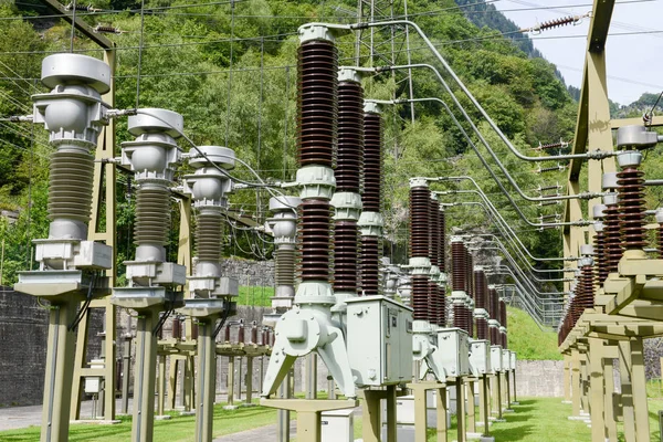 Elektrik santrali elektrik bir hidroelektrik tesisleri yapma — Stok fotoğraf