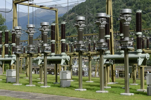 Central eléctrica que produce electricidad de una central hidroeléctrica —  Fotos de Stock