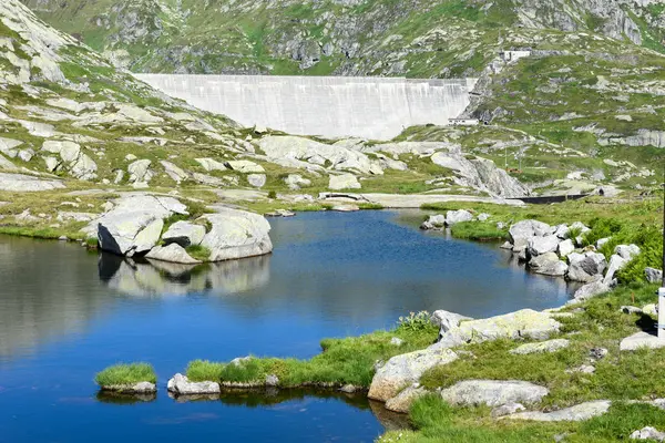 Berglandschap van Gotthard doorgeven — Stockfoto