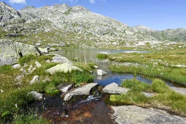 Paisagem montanhosa de Gotthard pass — Fotografia de Stock