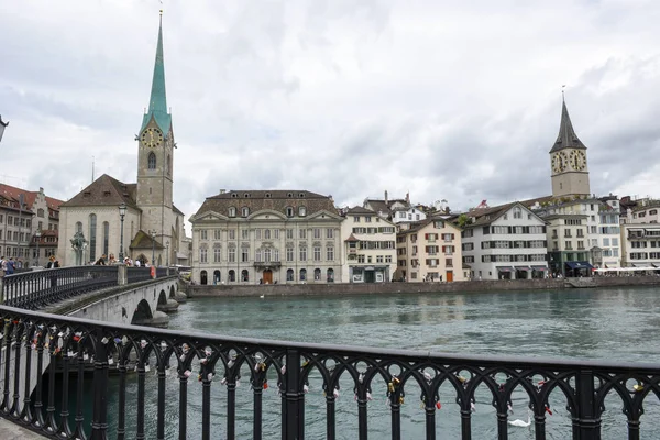 スイスのチューリッヒの古い都市中心部. — ストック写真