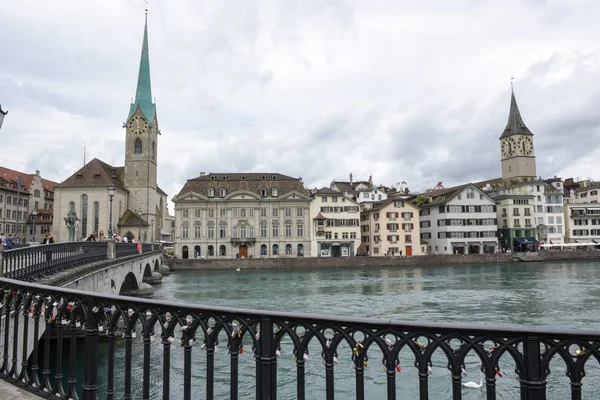 Pusat kota lama Zurich di Swiss . — Stok Foto