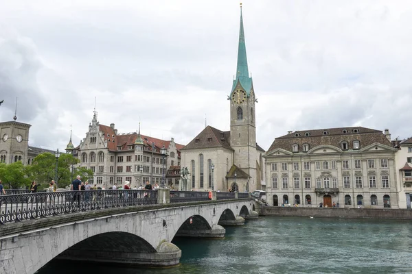 Eski şehir merkezi Zürih İsviçre üzerinde.