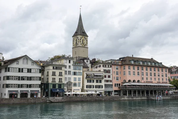 De oude stad centrum van Zürich in Zwitserland. — Stockfoto