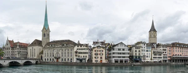 Η παλιά πόλη κέντρο της Ζυρίχης στην Ελβετία. — Φωτογραφία Αρχείου