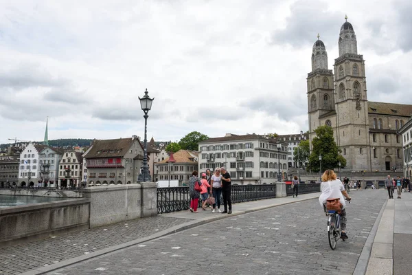 Eski şehir merkezi Zürih İsviçre üzerinde.