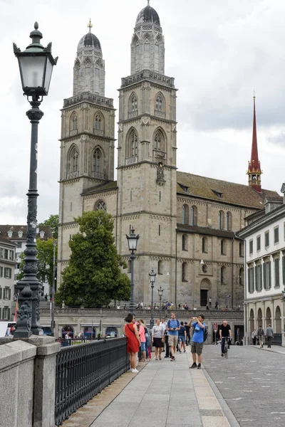 Eski şehir merkezi Zürih İsviçre üzerinde.