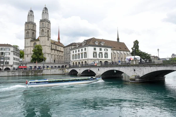 Eski şehir merkezi Zürih İsviçre üzerinde.