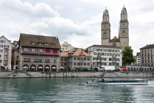 Eski şehir merkezi Zürih İsviçre üzerinde. — Stok fotoğraf