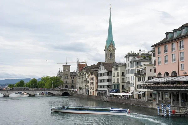 Eski şehir merkezi Zürih İsviçre üzerinde.