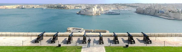 Вид Vittoriosa від Ла Валетта на Мальті — стокове фото