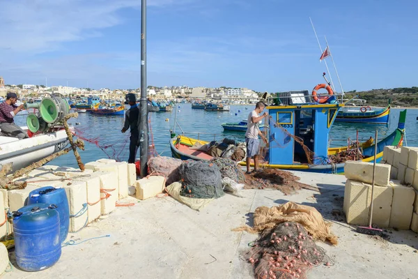 Połowów wiosce rybackiej Marsaxlokk na wyspie Malta — Zdjęcie stockowe