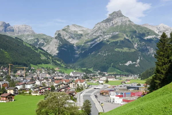 A falu Engelberg, a svájci Alpokban — Stock Fotó