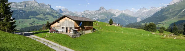 Quinta sobre Engelberg nos Alpes Suíços — Fotografia de Stock