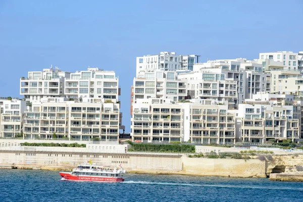 Modern residential buildings in Sliema on Malta — Stock Photo, Image