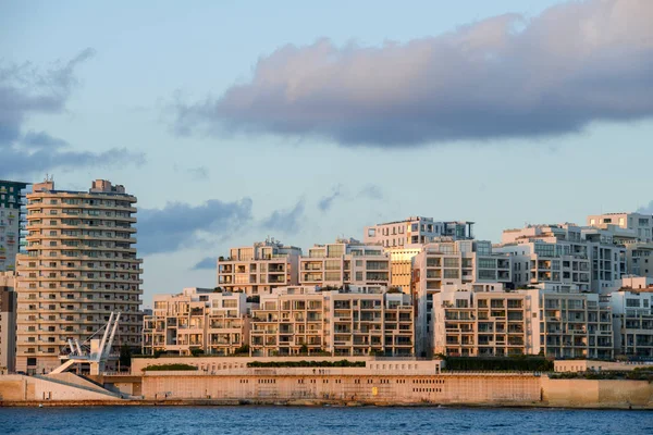 Edificios residenciales modernos en Sliema, Malta — Foto de Stock